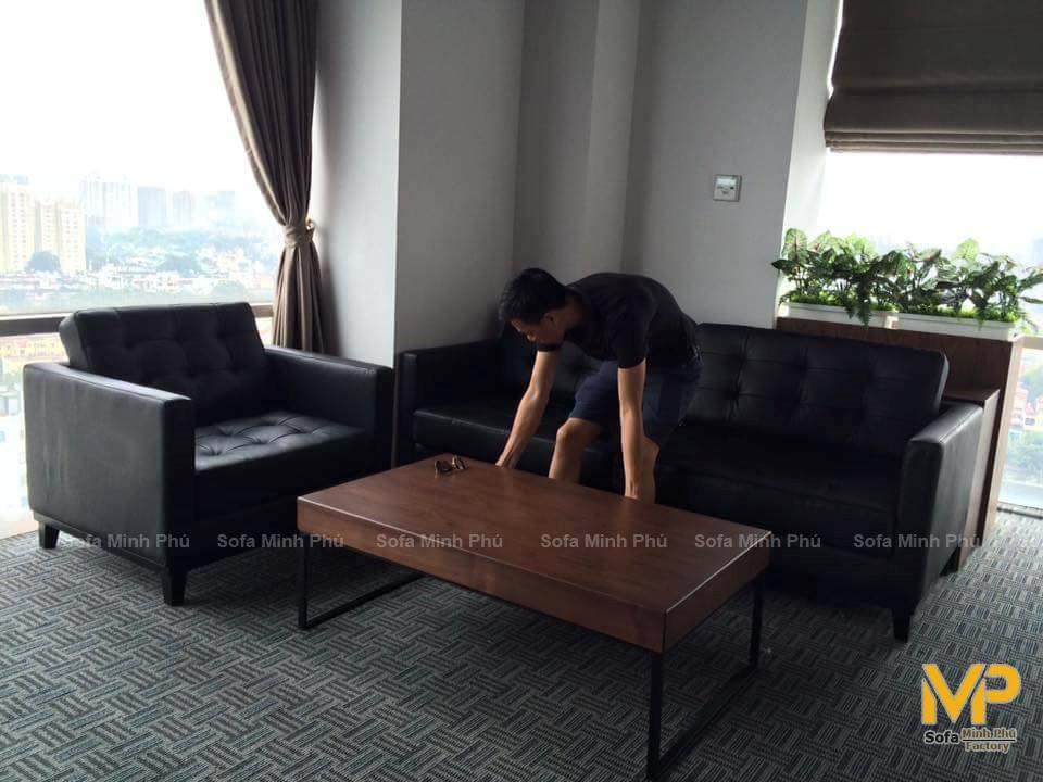 Bàn giao ghế sofa da thật cho nhà chị Ninh – Kim Đồng