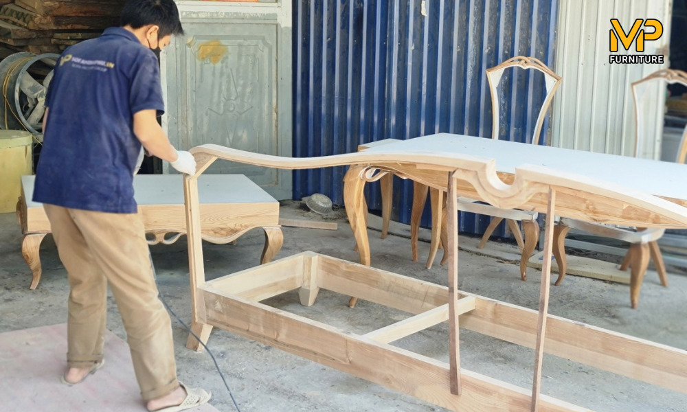 Khung gỗ thường được dùng trong sản xuất sofa cao cấp