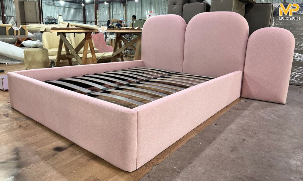 Xưởng sản xuất giường ngủ màu hồng 