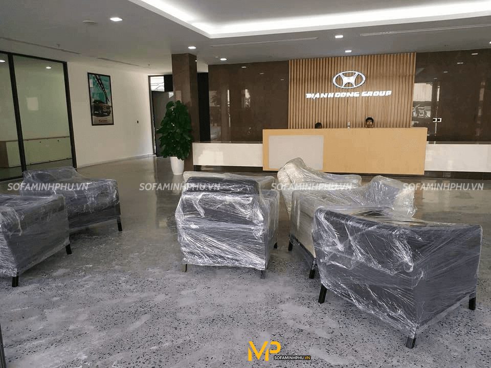 Bàn giao bộ ghế sofa văn phòng tại Hyundai Thành Công
