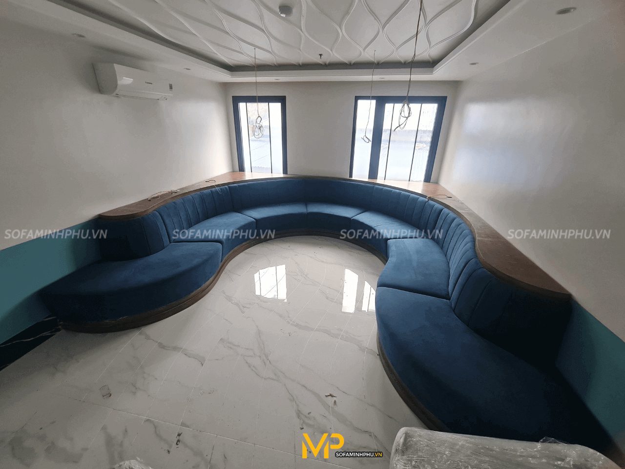 Sofa cong cho không gian khách sạn đẳng cấp