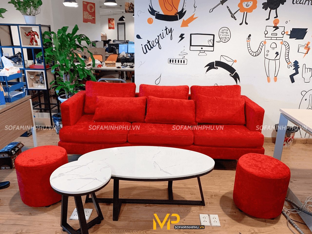 Bàn giao sofa cho khách văn phòng