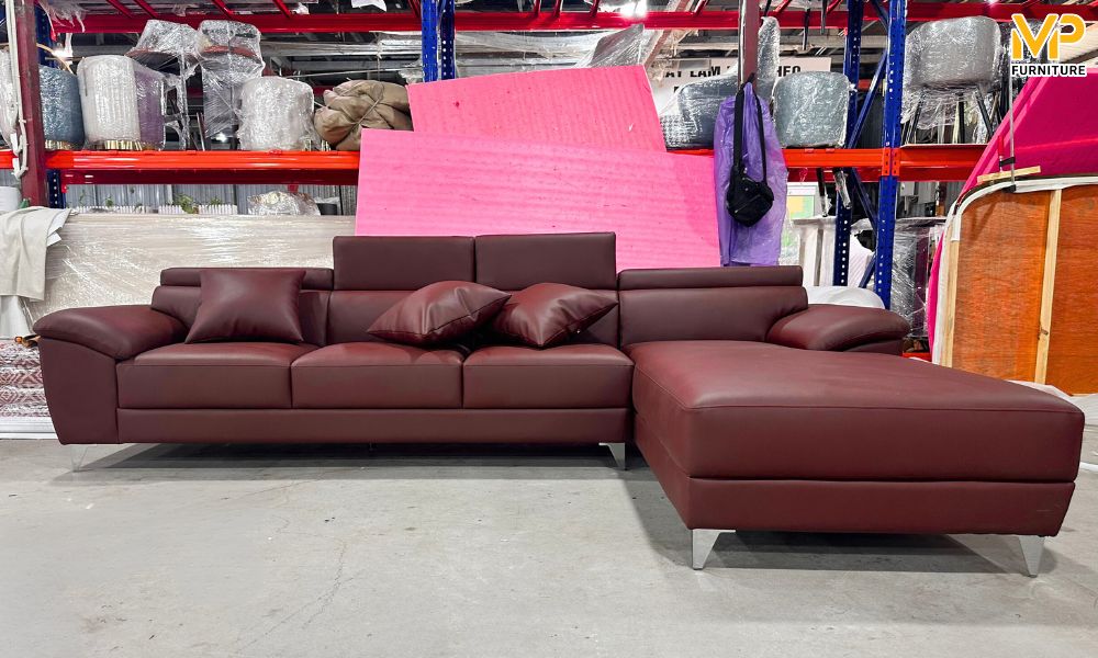 Ghế sofa da màu đỏ