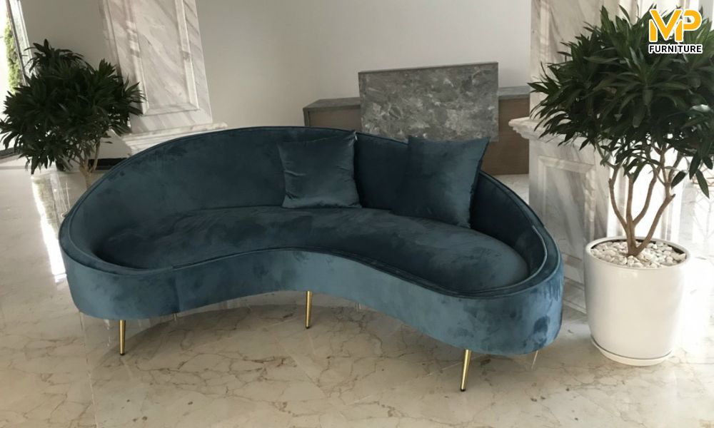 Sofa cong thu hút tại khu nghỉ dưỡng