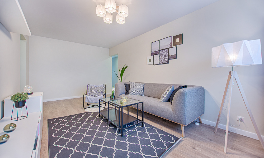 Kê sofa sát tường