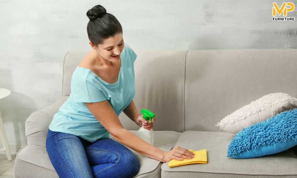 Lau khử mùi trên ghế sofa