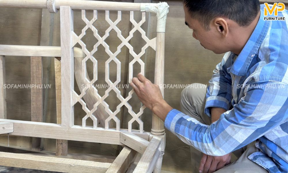 Kiểm tra kết cấu khung ghế sofa