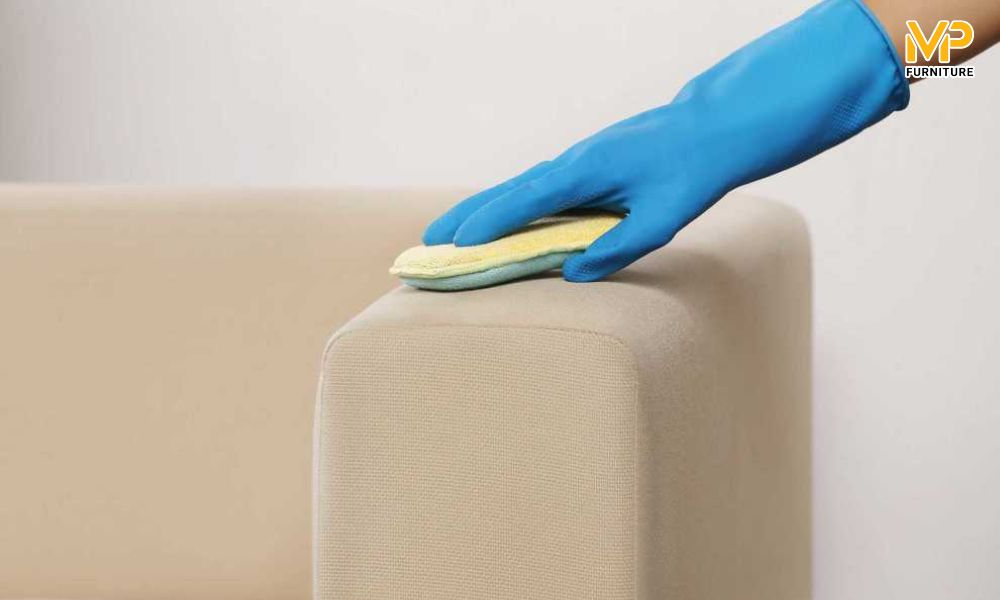 Vệ sinh sofa đúng cách 