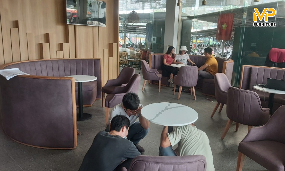 Sofa Minh Phú bàn giao lô ghế sofa quán cafe cho khách hàng