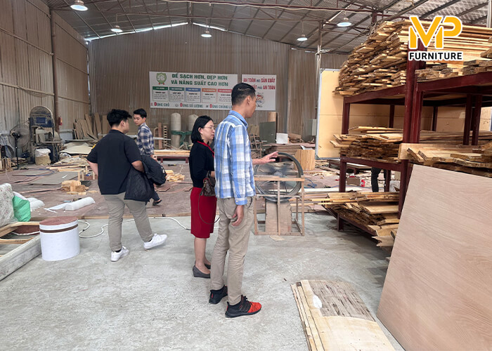Sofa Minh Phú đón đoàn đối tác tới tham quan xưởng sản xuất nội thất