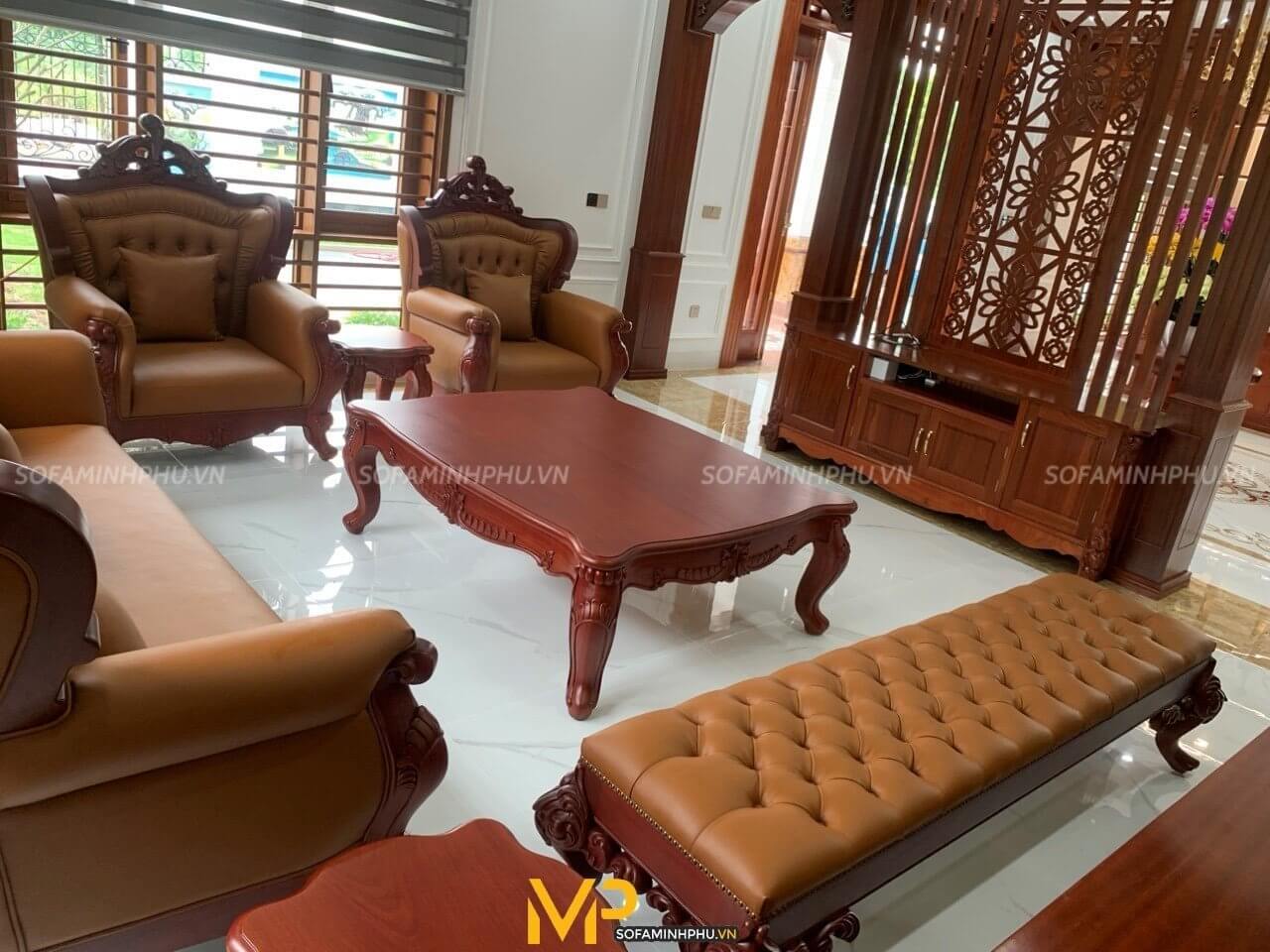 Trọn bộ sofa tân cổ điển bàn giao cho khách hàng